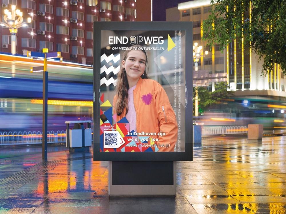 Op deze afbeelding is een campagneposter van de campagne Eind op weg weergegeven.